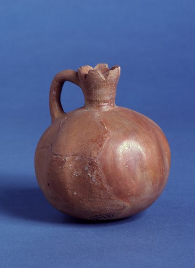 Kleine kruik in de vorm van een granaatappel, Jeruzalem door Prehistoric